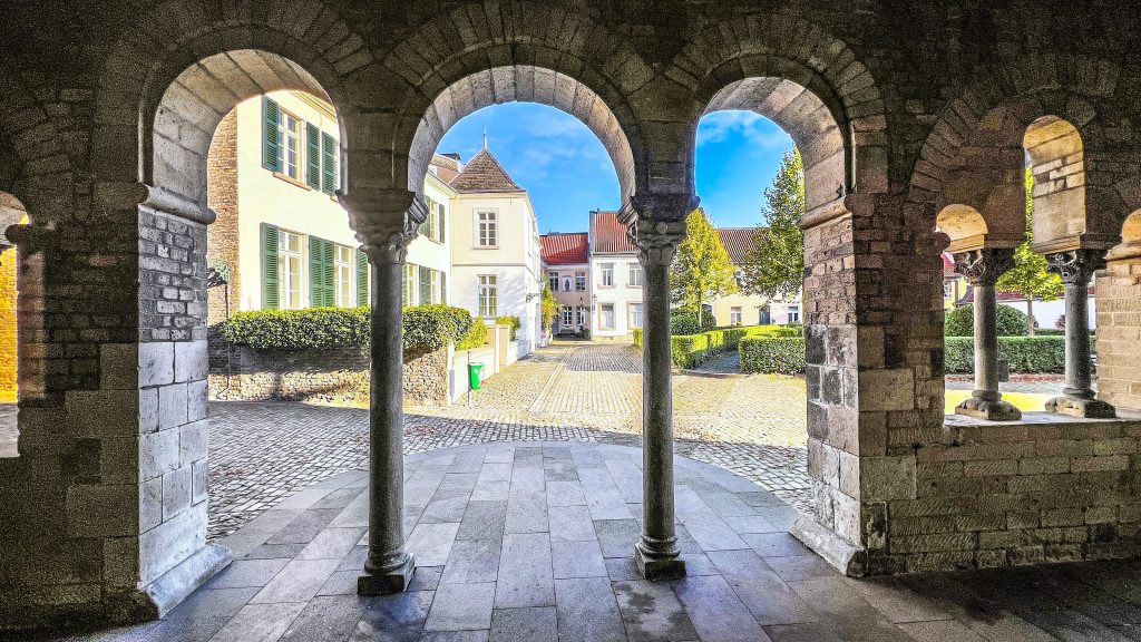 Motiv, Bild, Fotografie, Stadtteil Kaiserswerth Düsseldorf am Rhein, Blick auf den Stiftsplatz