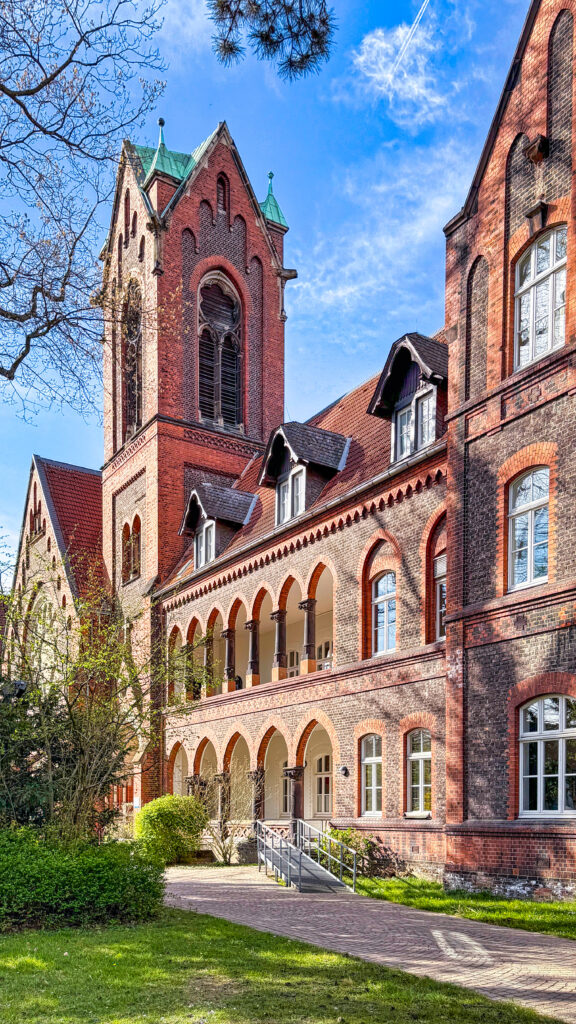 Mutterhauskirche - Frontansicht Frontansicht der Diakonie Mutterhauskirche