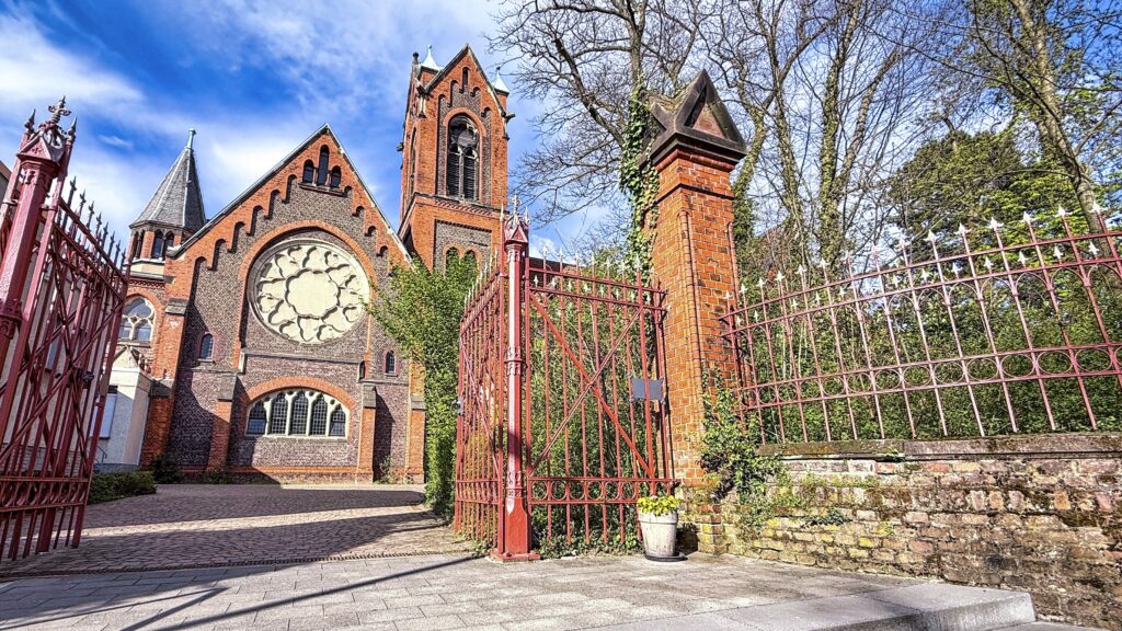 Mutterhauskirche - Frontansicht Frontansicht der Diakonie Mutterhauskirche